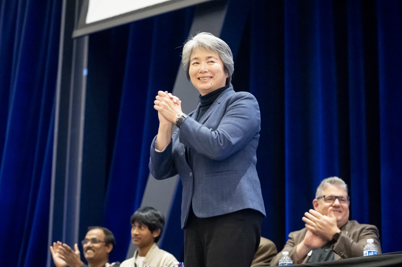 Dean Tsu-Jae King Liu standing and applauding at the closing ceremony