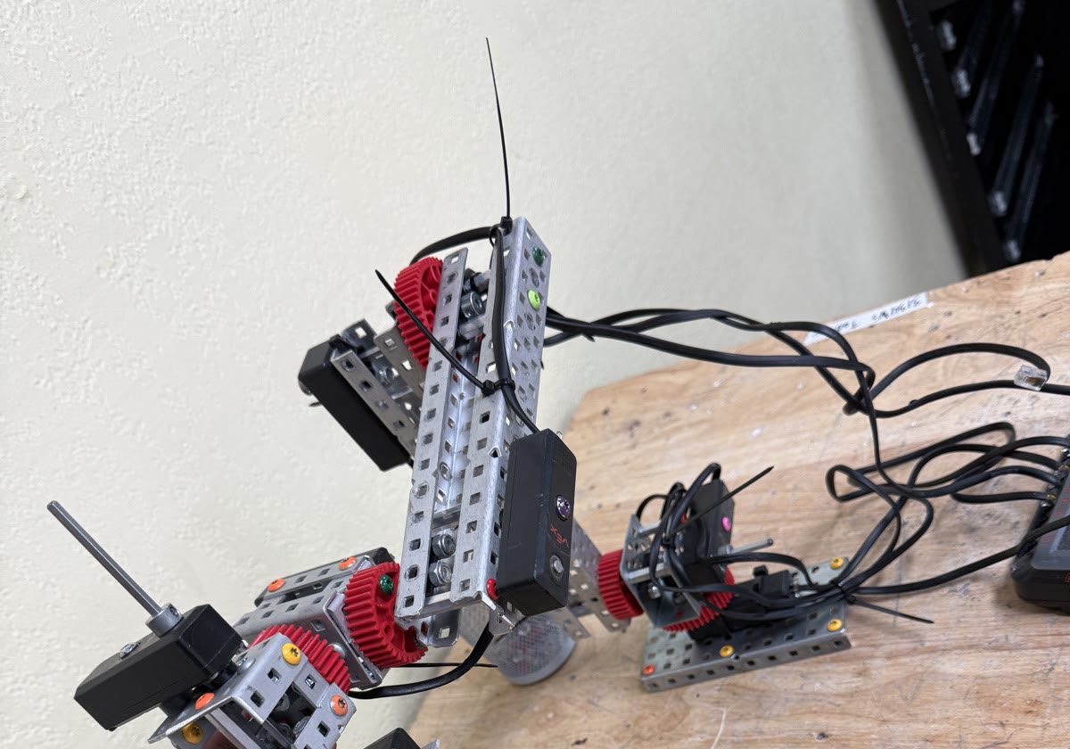 The self-built leader arm - VEX structure, joint encoders and C++ on a microcontroller